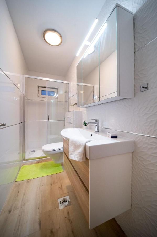 Apartments Arbis لوبار المظهر الخارجي الصورة