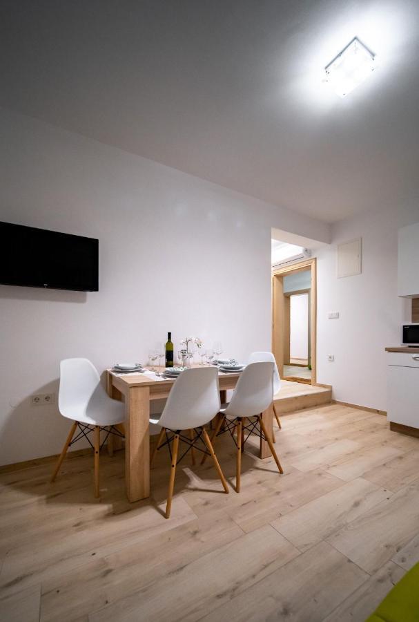 Apartments Arbis لوبار المظهر الخارجي الصورة