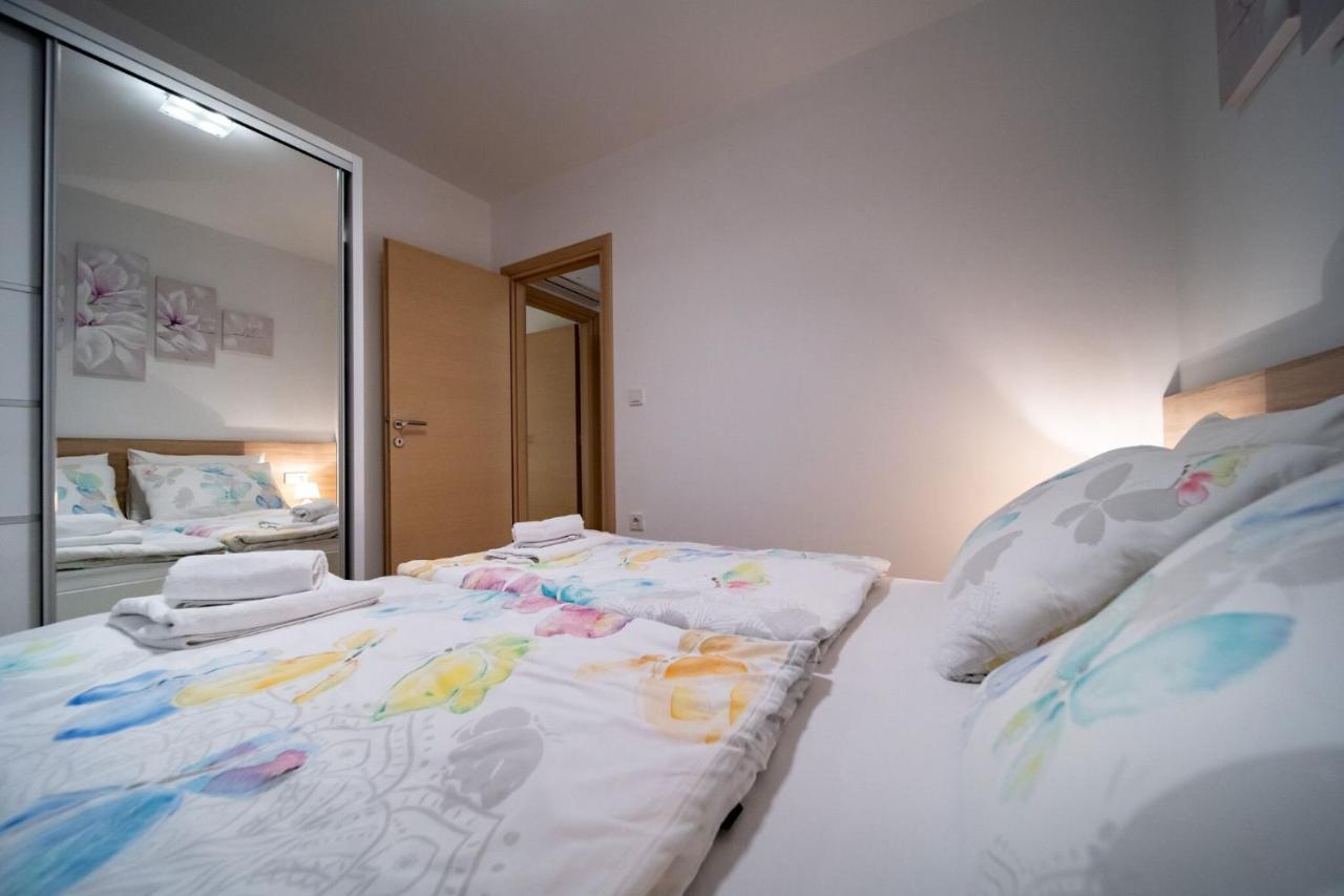 Apartments Arbis لوبار المظهر الخارجي الصورة
