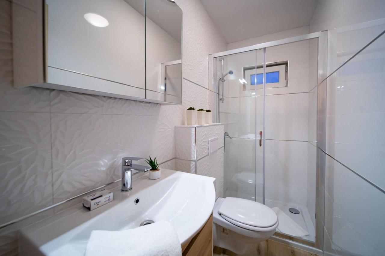 Apartments Arbis لوبار المظهر الخارجي الصورة