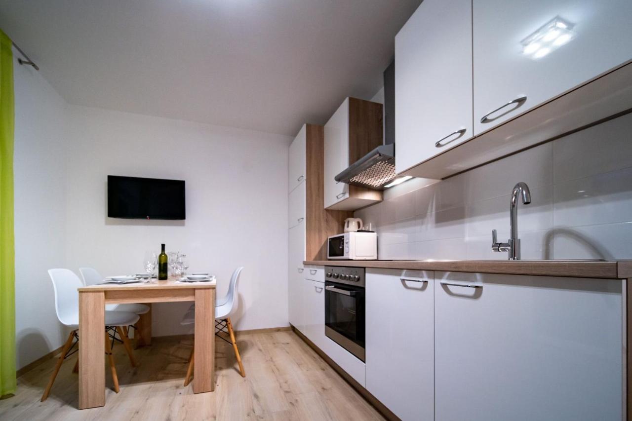 Apartments Arbis لوبار المظهر الخارجي الصورة