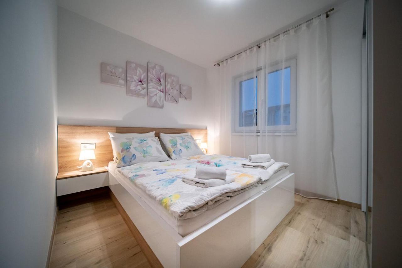 Apartments Arbis لوبار المظهر الخارجي الصورة