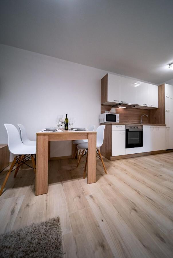 Apartments Arbis لوبار المظهر الخارجي الصورة