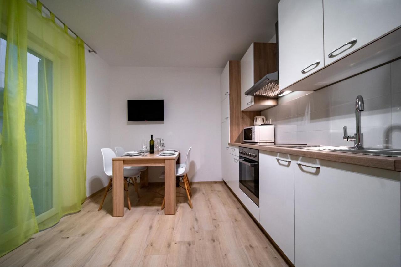 Apartments Arbis لوبار المظهر الخارجي الصورة