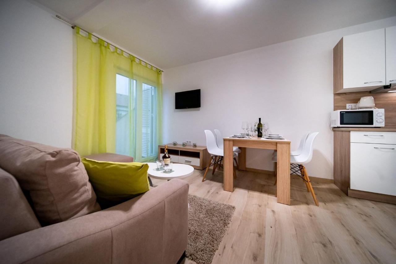 Apartments Arbis لوبار المظهر الخارجي الصورة
