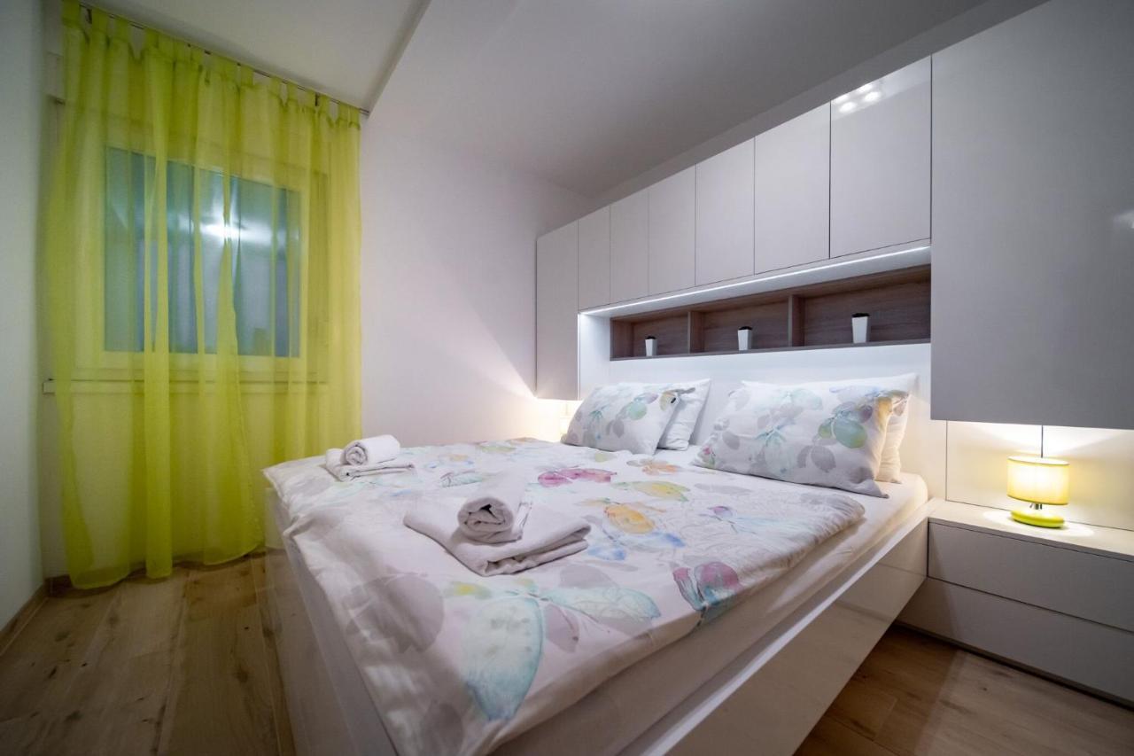 Apartments Arbis لوبار المظهر الخارجي الصورة