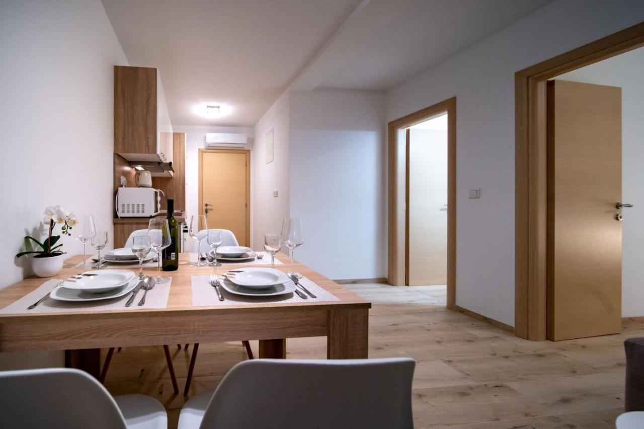 Apartments Arbis لوبار المظهر الخارجي الصورة