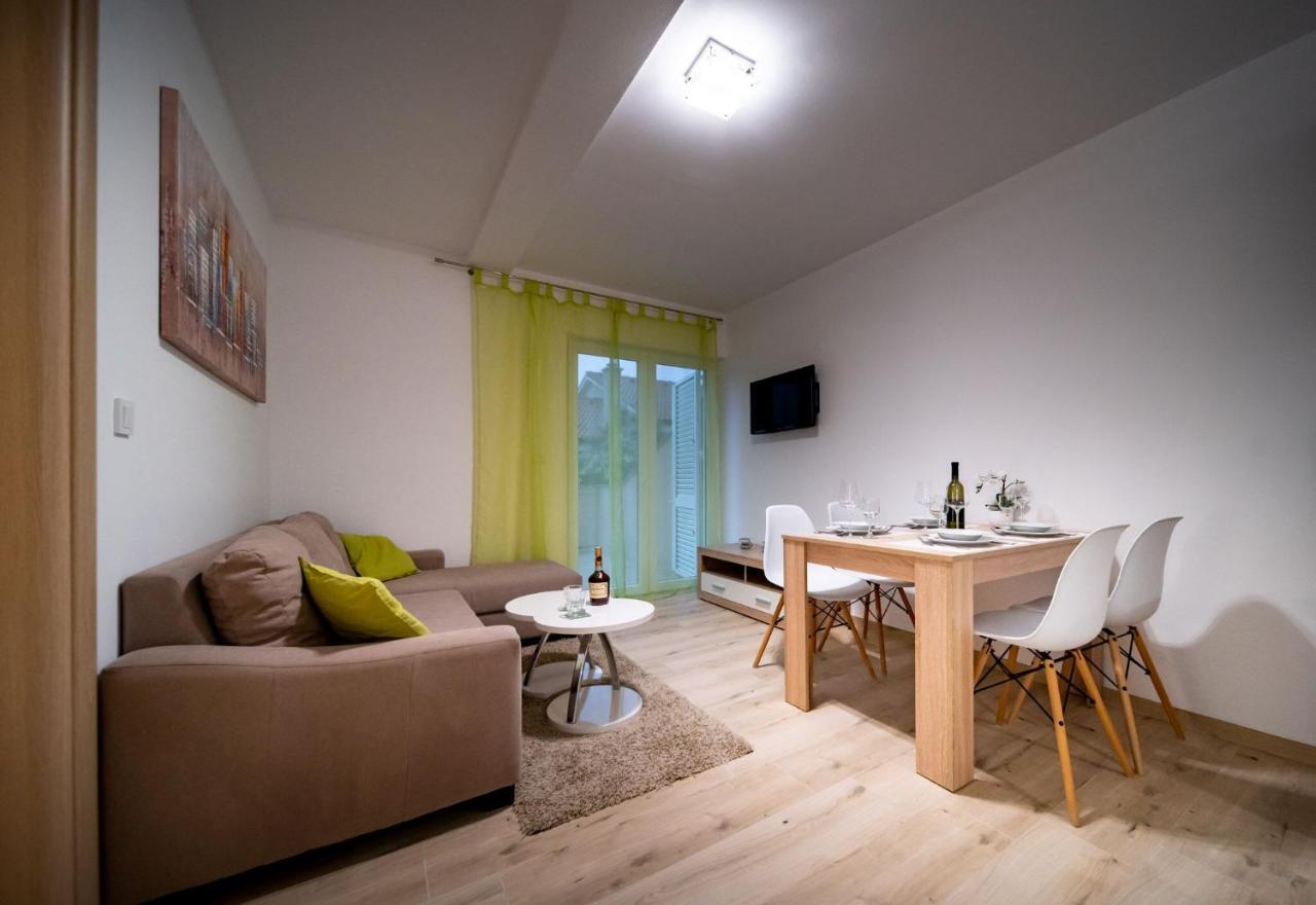 Apartments Arbis لوبار المظهر الخارجي الصورة