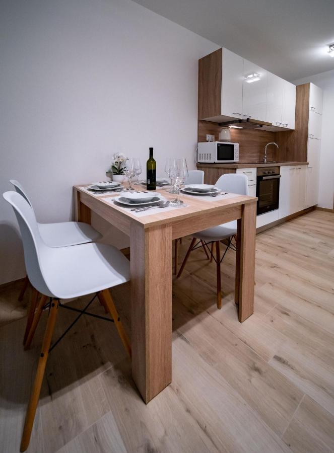 Apartments Arbis لوبار المظهر الخارجي الصورة