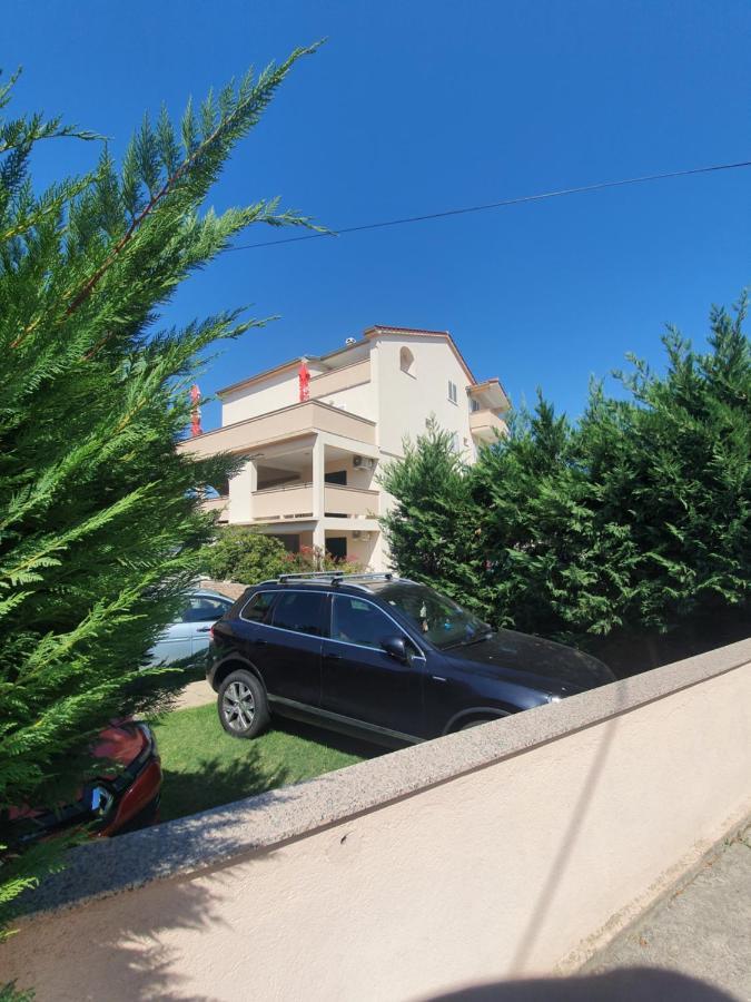 Apartments Arbis لوبار المظهر الخارجي الصورة