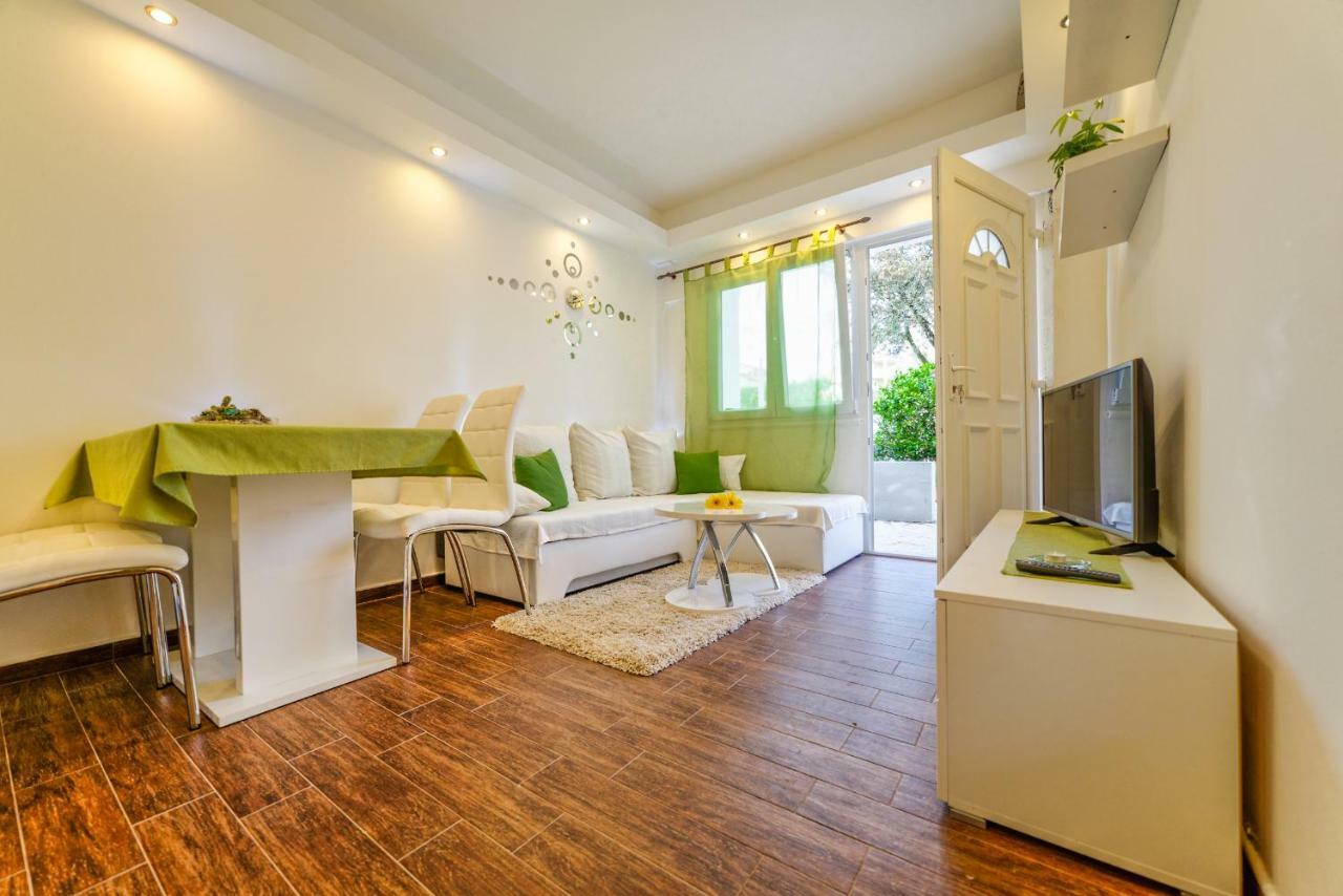 Apartments Arbis لوبار المظهر الخارجي الصورة
