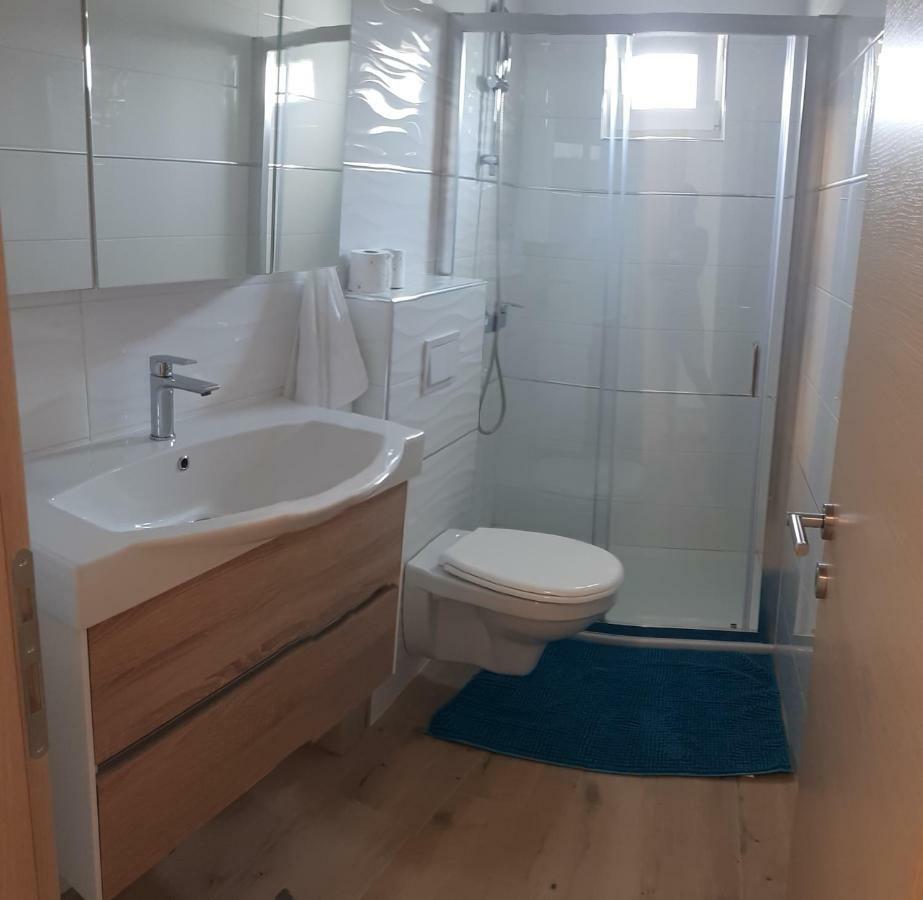 Apartments Arbis لوبار المظهر الخارجي الصورة